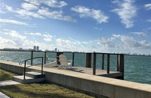 1990 Bay Dr photos photos