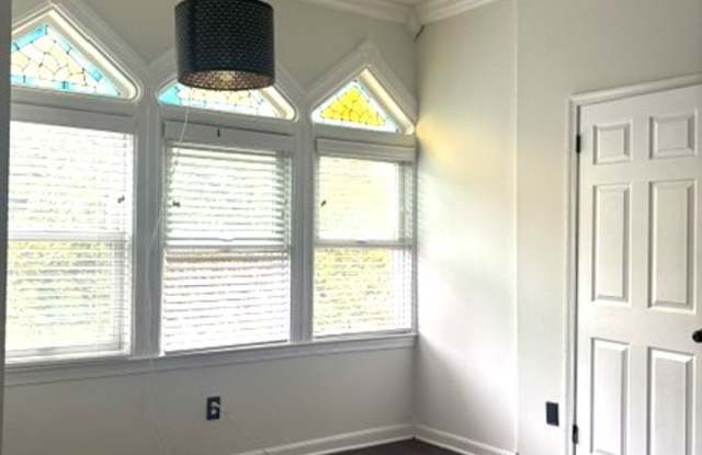 Beautiful 1 Bedroom Apartment Gallery 1