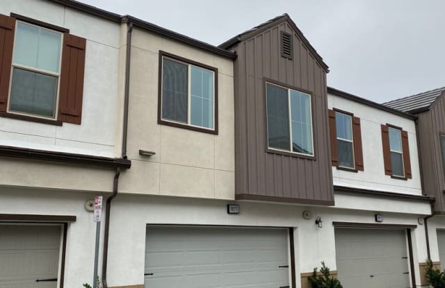 105 Red Brick #3 - 105 Red Brick Dr, Simi Valley, CA 93065