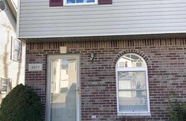 3517 S Oaklawn Circle Gallery 2