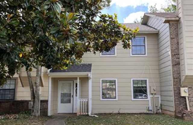 NEW DEAL! FIRST MONTH’S RENT FREE WITH A 1-YEAR LEASE! photos photos