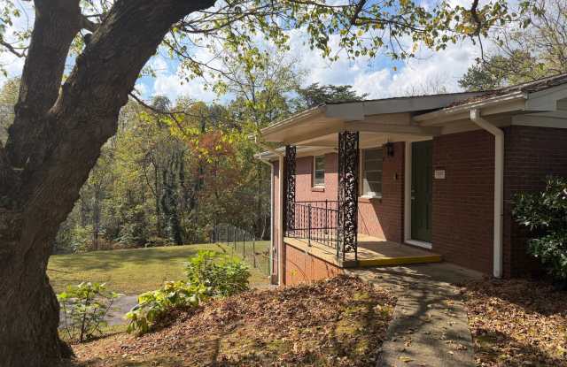 West AVL - Clean, Spacious 2/1 Ready Now! Gallery 1