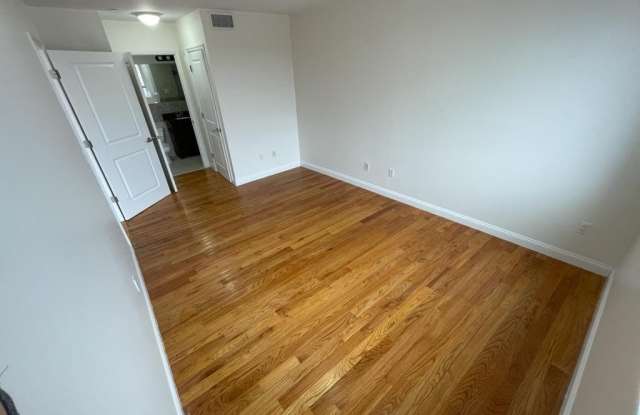 141-29 84 Drive Gallery 4