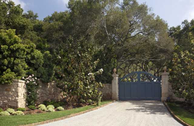 1368 E Mountain Dr Gallery 3