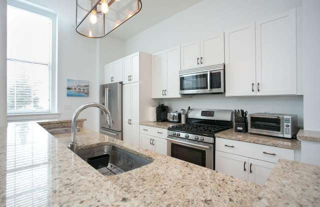 32 Carey Street - 32 Carey Street, Newport, RI 02840