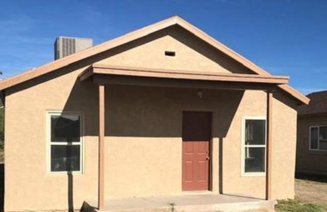 422 W Hess Ave - 422 West Hess Avenue, Coolidge, AZ 85128