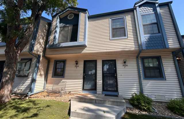 $0 DEPOSIT OPTION!!! BEAUTIFULLY UPDATED, TWO STORY TOWNHOME, VAULTED CEILINGS, REMODELED KITCHEN, PRIVATE PATIO! - 16206 East Alaska Place, Aurora, CO 80017