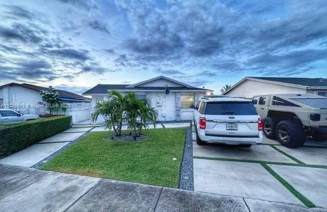 12301 SW 195th Ter photos photos