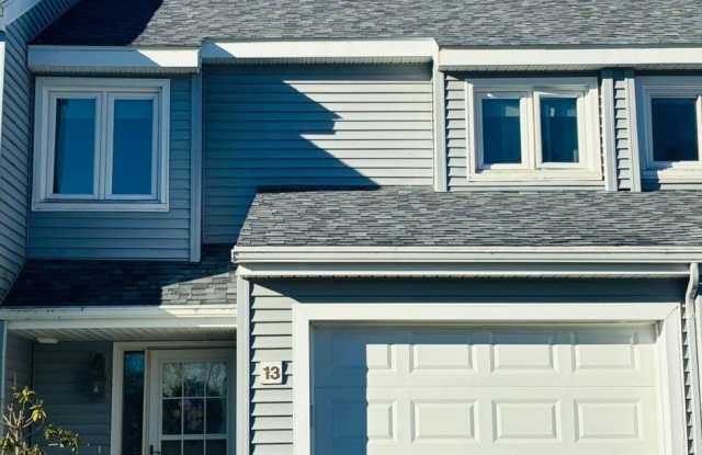 13 Derby Drive - 13 Derby Drive, Saratoga Springs, NY 12866