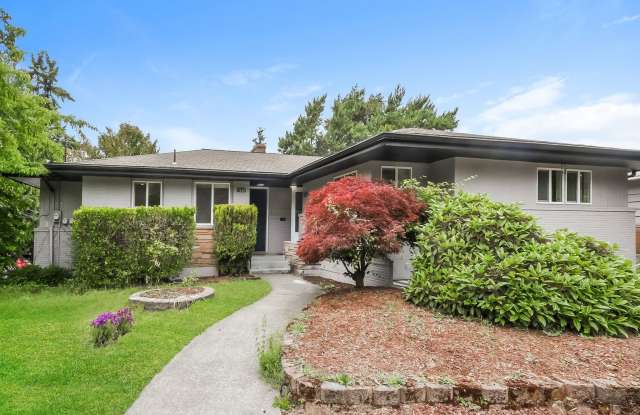 7151 Fauntleroy Way SW photos photos
