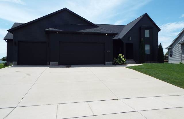 5 Bedroom House - 6745 Joseph Way, Bettendorf, IA 52722