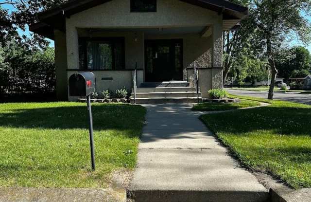 3 Bedroom, 1 Bathroom Single Family Home - Staples Gallery 1