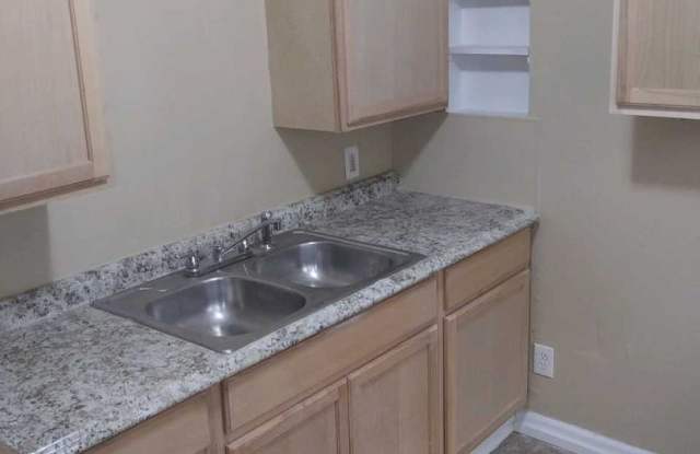 Large 2 bedroom $1000.00 Gallery 4