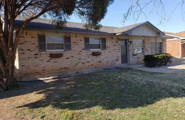 1009 SE 40th St- AVAILABLE NOW! Gallery 1