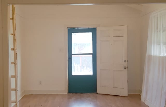2721 Verbena St Gallery 4