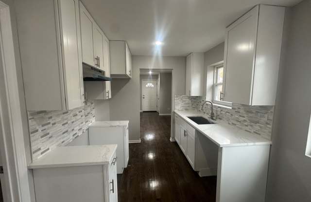 Mobility Area!!! 4 bedrooms and 2 Full Baths Gallery 4