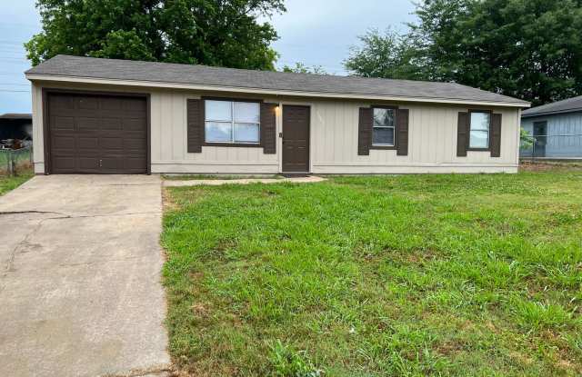 3 Bed 2 Bath 1 Car Garage Total Electric.  Yard Care Included. photos photos