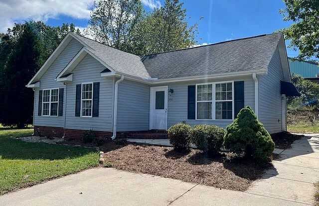 300 Wray Street - 300 Wray Street, Mayodan, NC 27027