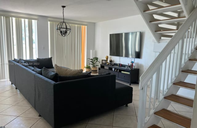 10990 NW 62nd Ter - 10990 Northwest 62nd Terrace, Doral, FL 33178
