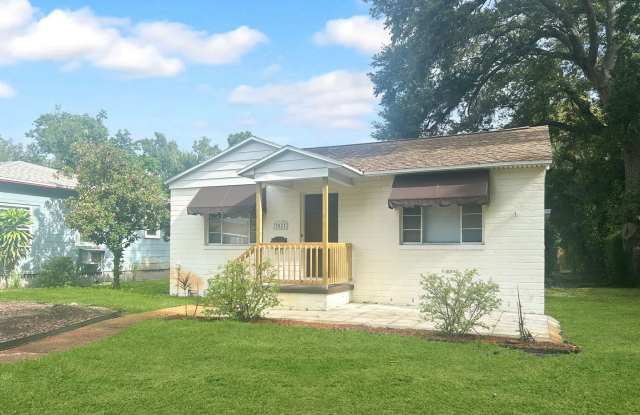 Well-Maintained Charming 2/1 Home with In-Law Studio and Modern Conveniences Gallery 3
