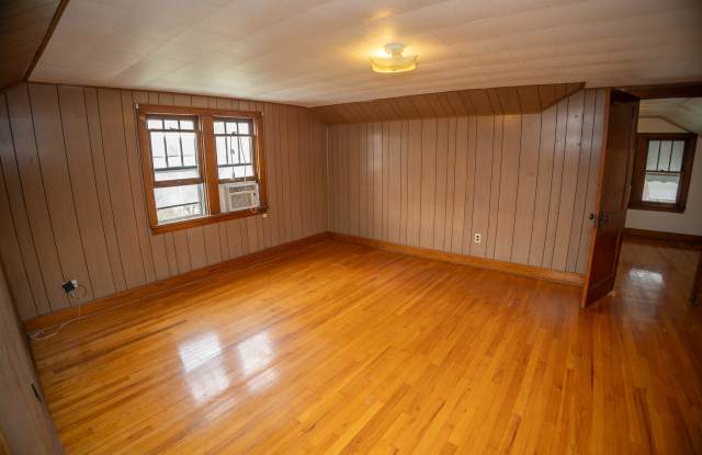 927 Washington Street - A Gallery 2