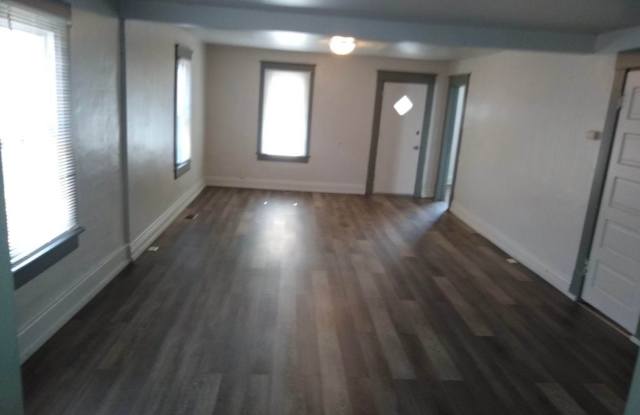 $1095 - 4 bed 1 bath - Single Family Home photos photos