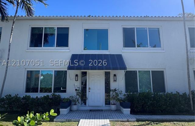 2855 Royal Palm Ave Gallery 1