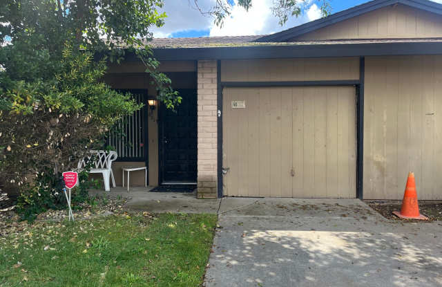 Clean 2 Bedroom, 1 Bath, 917 sqft., 1/2 Plex in Twin Rivers Sacramento photos photos