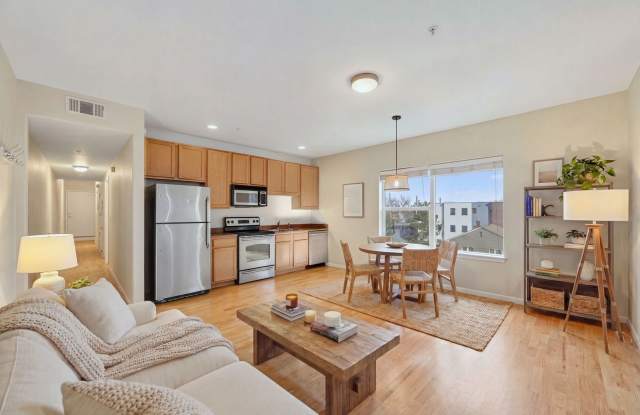 Sunlit 2 BR, 2 BA Condo Steps From Denver University w/ Covered Parking! Gallery 3