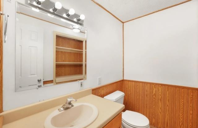 613 1/2 Thomas Dr Gallery 4
