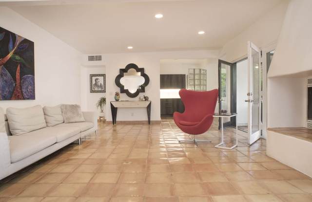 559 South Mountain View Drive - 559 South Mountain View Drive, Palm Springs, CA 92264