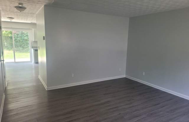 Room in 2 Bedroom Home at Bob White Ln SE photos photos