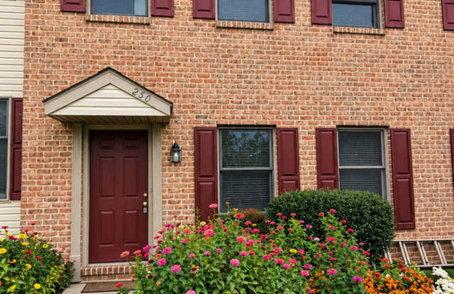 Town Home with Rear Deck Gallery 1