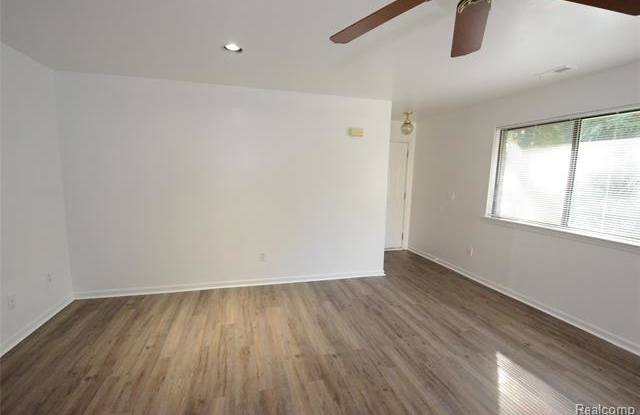 42803 Lilley Pointe Gallery 2