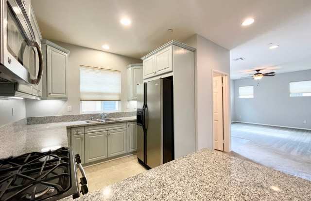 AVAILABLE NOW!!! Beautiful 3 Bedroom 2.5 Bathroom Home in Spanish Walk Community in Palm Desert Gallery 4