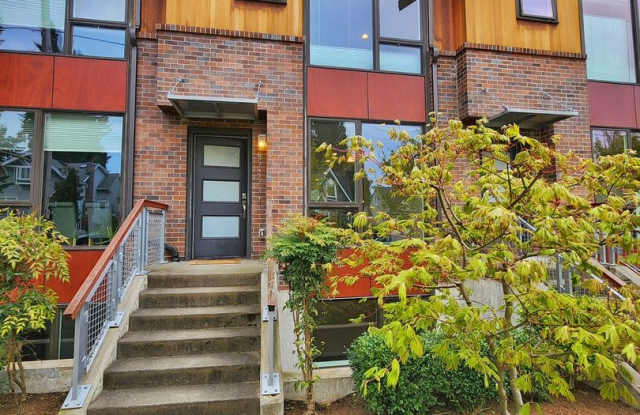 Beautiful 3 Bed 3 Bath Townhome in Bryant Heights - 6542 32nd Avenue Northeast, Seattle, WA 98115