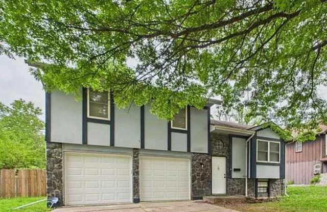 Stylishly Updated 4BR/3BA with Expansive Back Deck photos photos