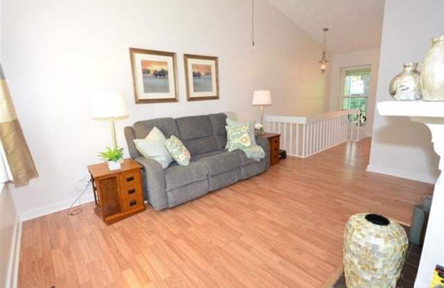 Charming 2Br 1.5Ba Townhome in Cary! Available 10/21! Gallery 3