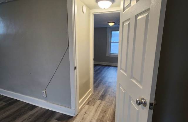 Section 8 Welcome - FOUR-BEDROOM SINGLE FAMILY HOME NEAR SOUTH SIDE INDY - Gallery 3