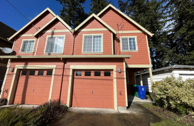 SE Portland 3 bd 2.5 ba Townhome Pet Friendly* with AC, Washer & Dryer, Garage ~ Rockwood Neighborhood! Gallery 3