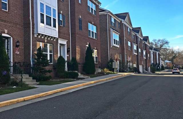 2035 BLUNT LANE - 2035 Blunt Ln, Huntington, VA 22303