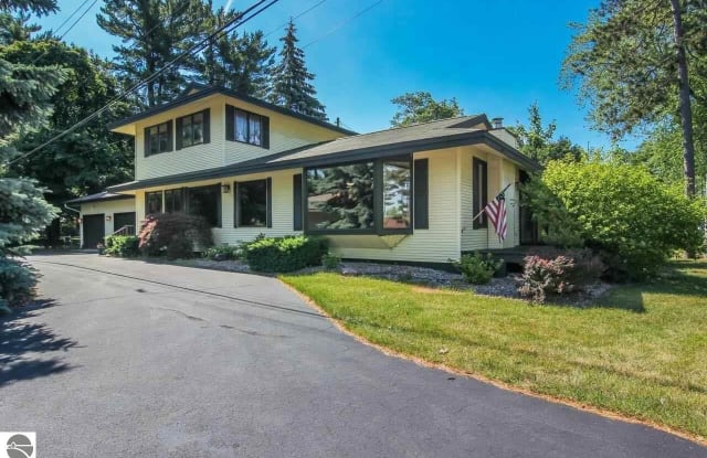1100 Peninsula Drive - 1100 Peninsula Drive, Traverse City, MI 49686