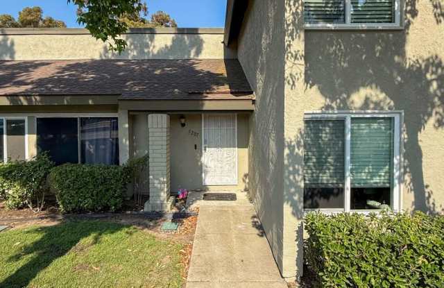Renovated 3 Bedroom, 2 Bath Townhome with Designer Finishes in Tierrasanta photos photos