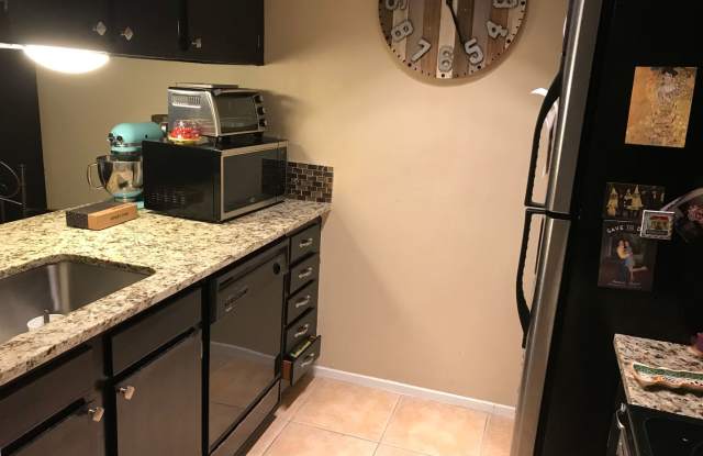 HUGE HYDE PARK 1 BEDROOM - REAL WOOD FLOORS - $1275 photos photos HUGE HYDE PARK 1 BEDROOM - REAL WOOD FLOORS - $1275 photos photos