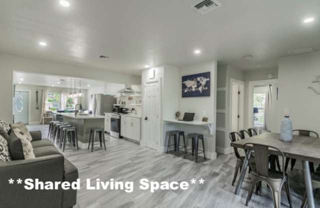 8698 Charleville Boulevard - 8698 Charleville Boulevard, Beverly Hills, CA 90211