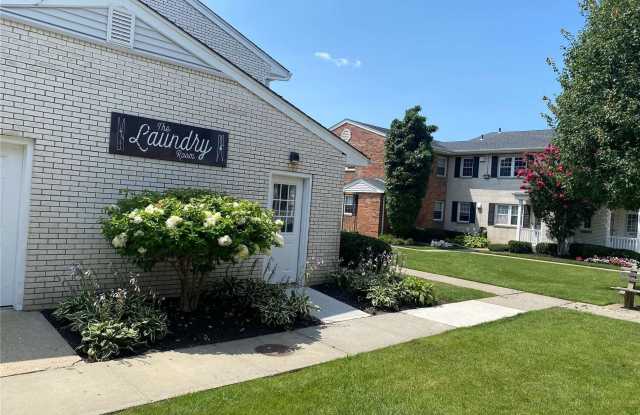 348 Kensington Lane Gallery 4