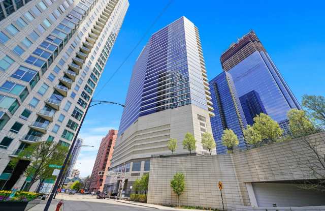 333 N Canal Street - 333 North Canal Street, Chicago, IL 60606
