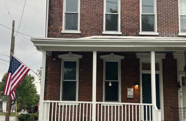 898 Queen St photos photos 898 Queen St photos photos