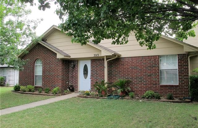 3213 Hollycreek - 3213 Hollycreek, Denton, TX 76209