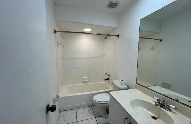 2481 NW 56 Ave, Unit 9-16 Gallery 3